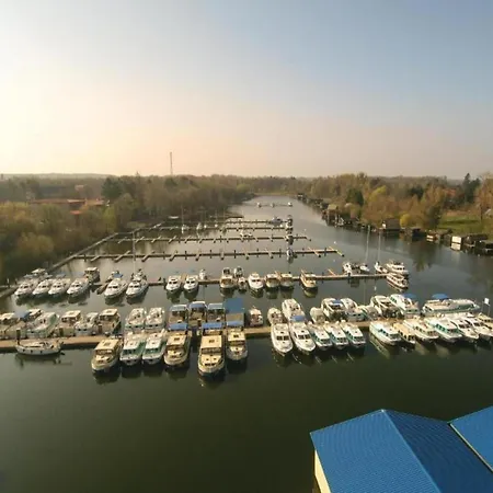 Liebevoll Eingerichtetes Διαμέρισμα *